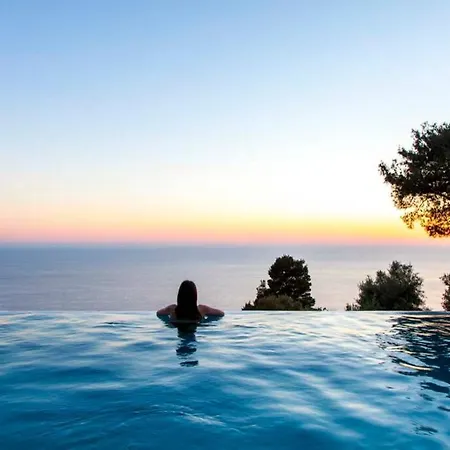 Луксозна вила Mirtes With Breathtaking Sea View,close To Porto Katsiki And Egremni *